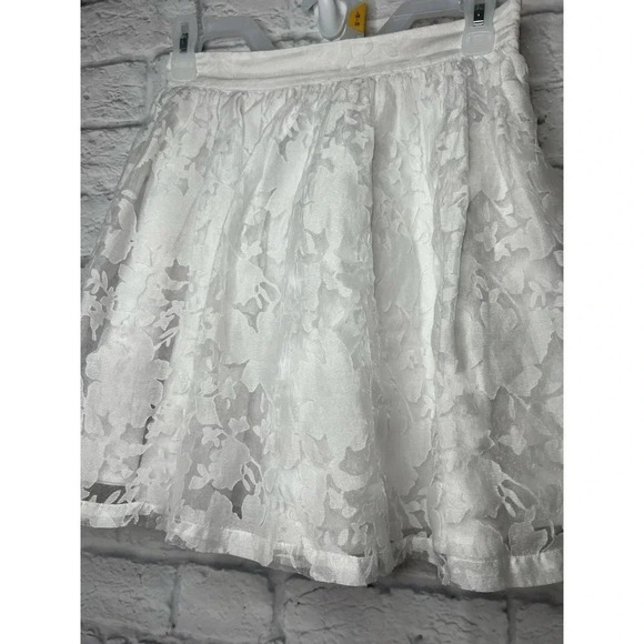 Bebe lace and tulle ballerina skirt size 4. - Picture 3 of 7